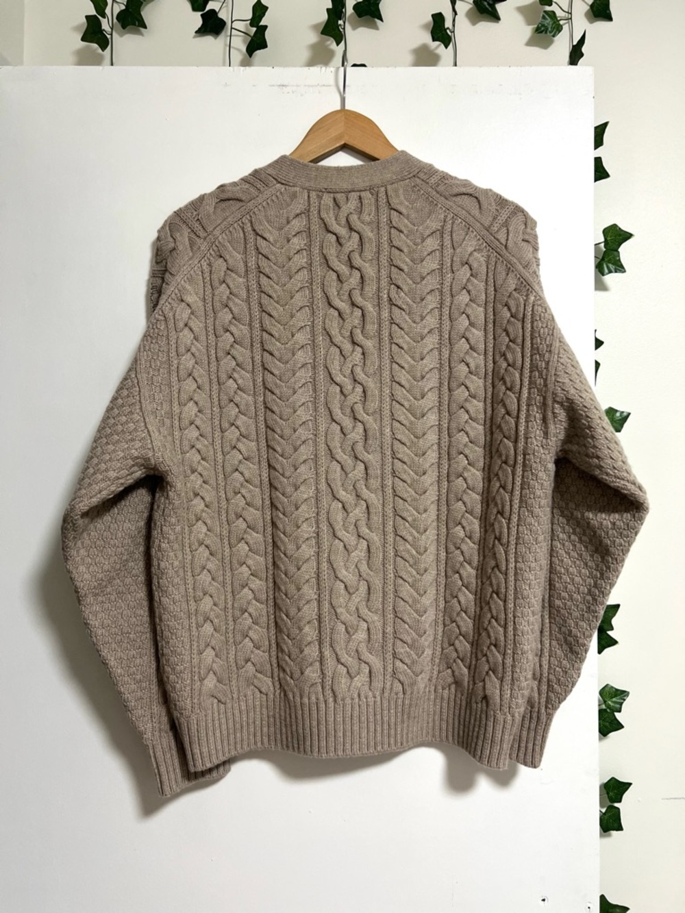 Aritzia Heritage Knit Merino Wool Cable-knit V-Neck Oversized Cardigan Sz S - Picture 8 of 15